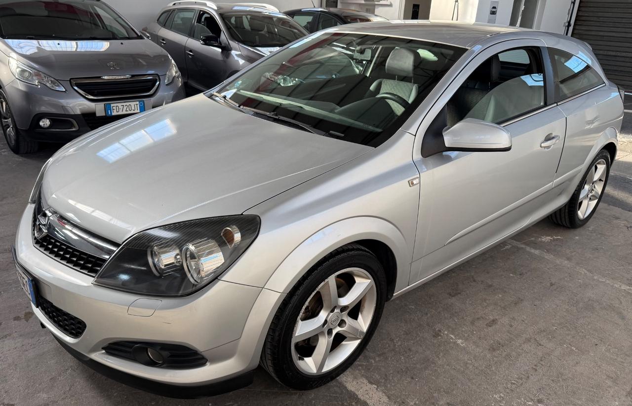 Opel Astra GTC 1.7 CDTI 125CV 3 porte Cosmo - 2009