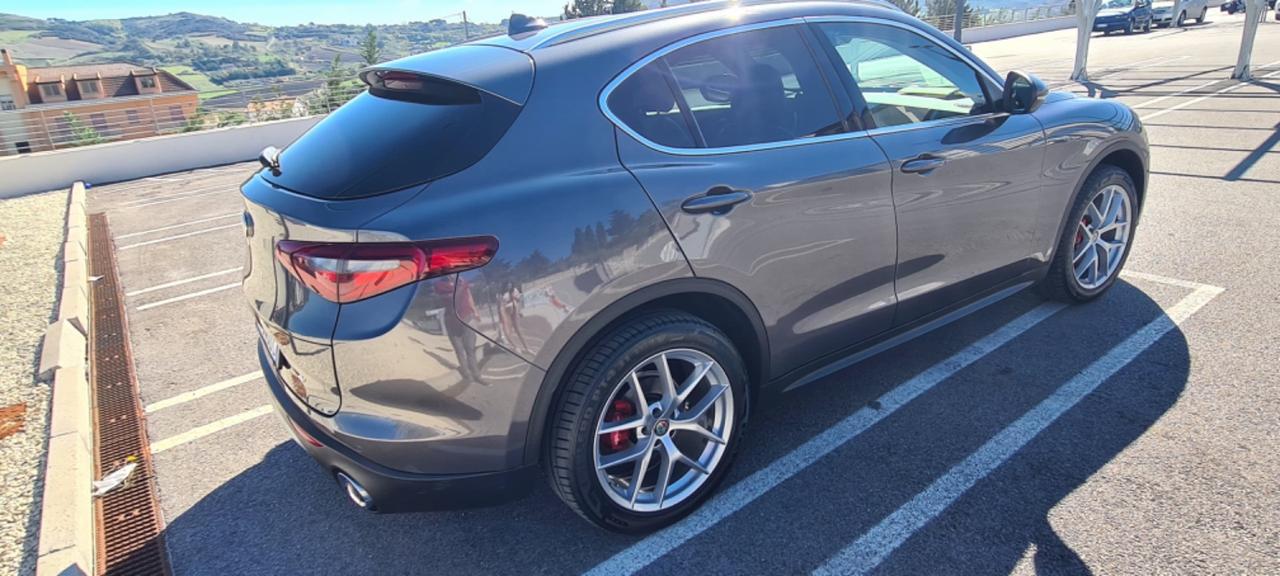 Alfa Romeo Stelvio 2.2 TurboD210CV AT8 Q4 Executive2018