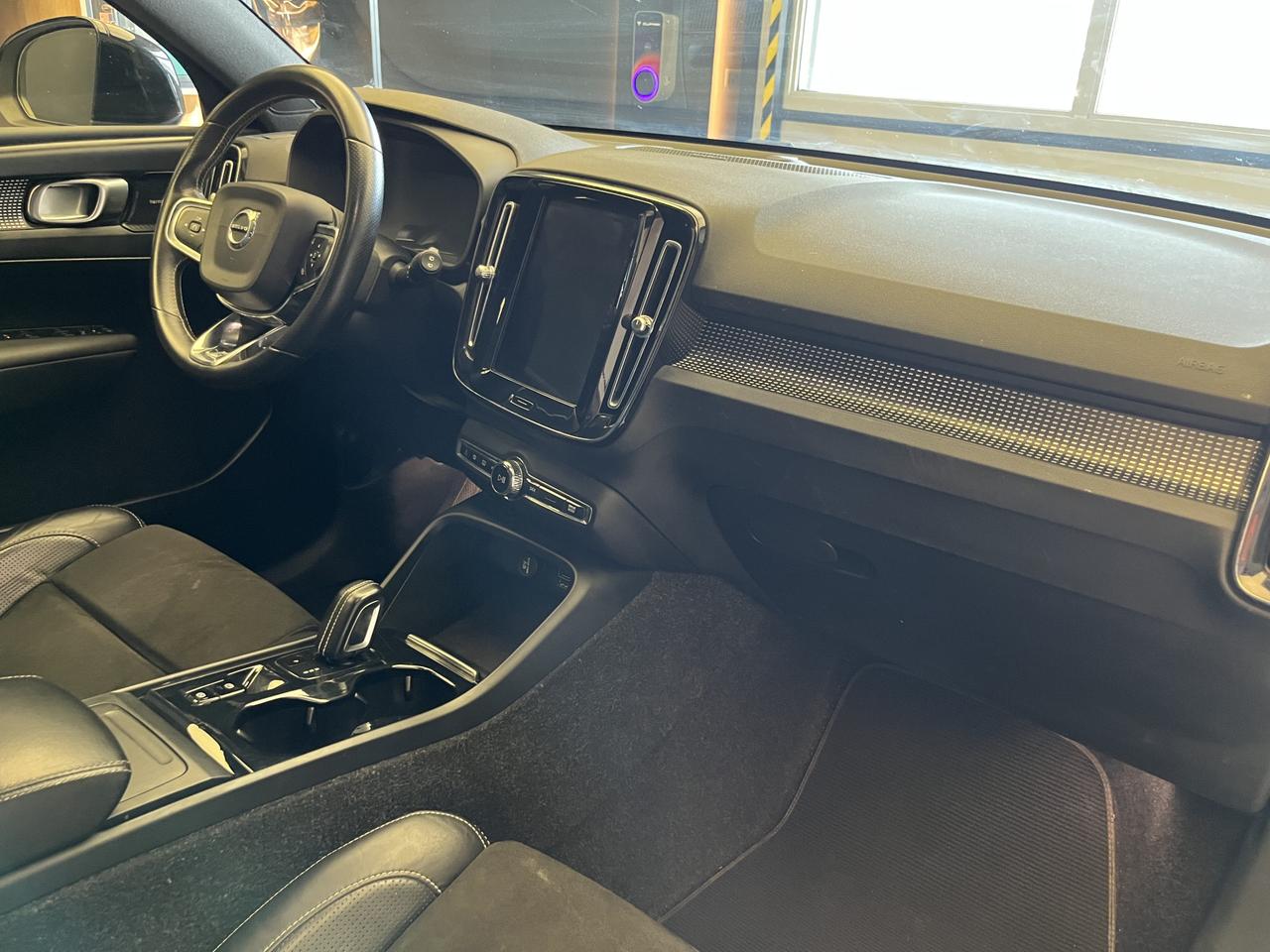VOLVO XC40 - XC40 2.0 d4 R-design awd geartronic