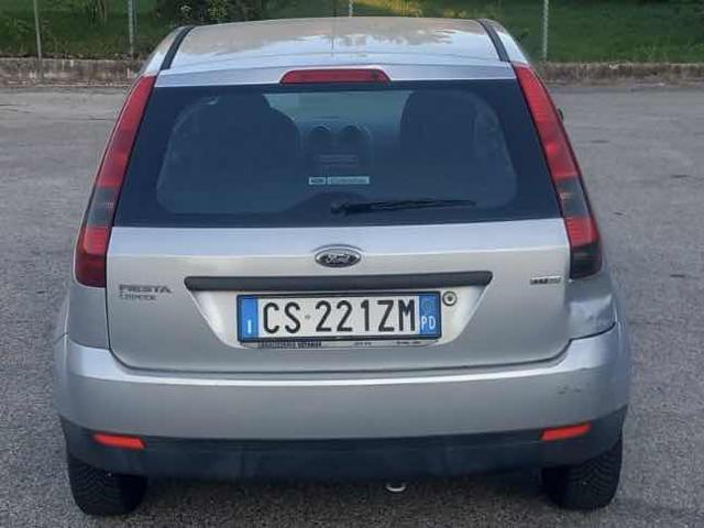 FORD Fiesta 1.4 TDCi 5p. Ghia senza nessun lavoro da fare
