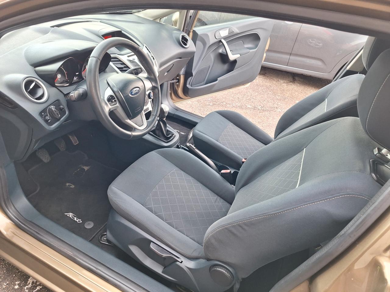 FORD FIESTA 1.2B IMPIANTO METANO NEOPATENTATI €5 CARROZZERIA DA RIVEDERE