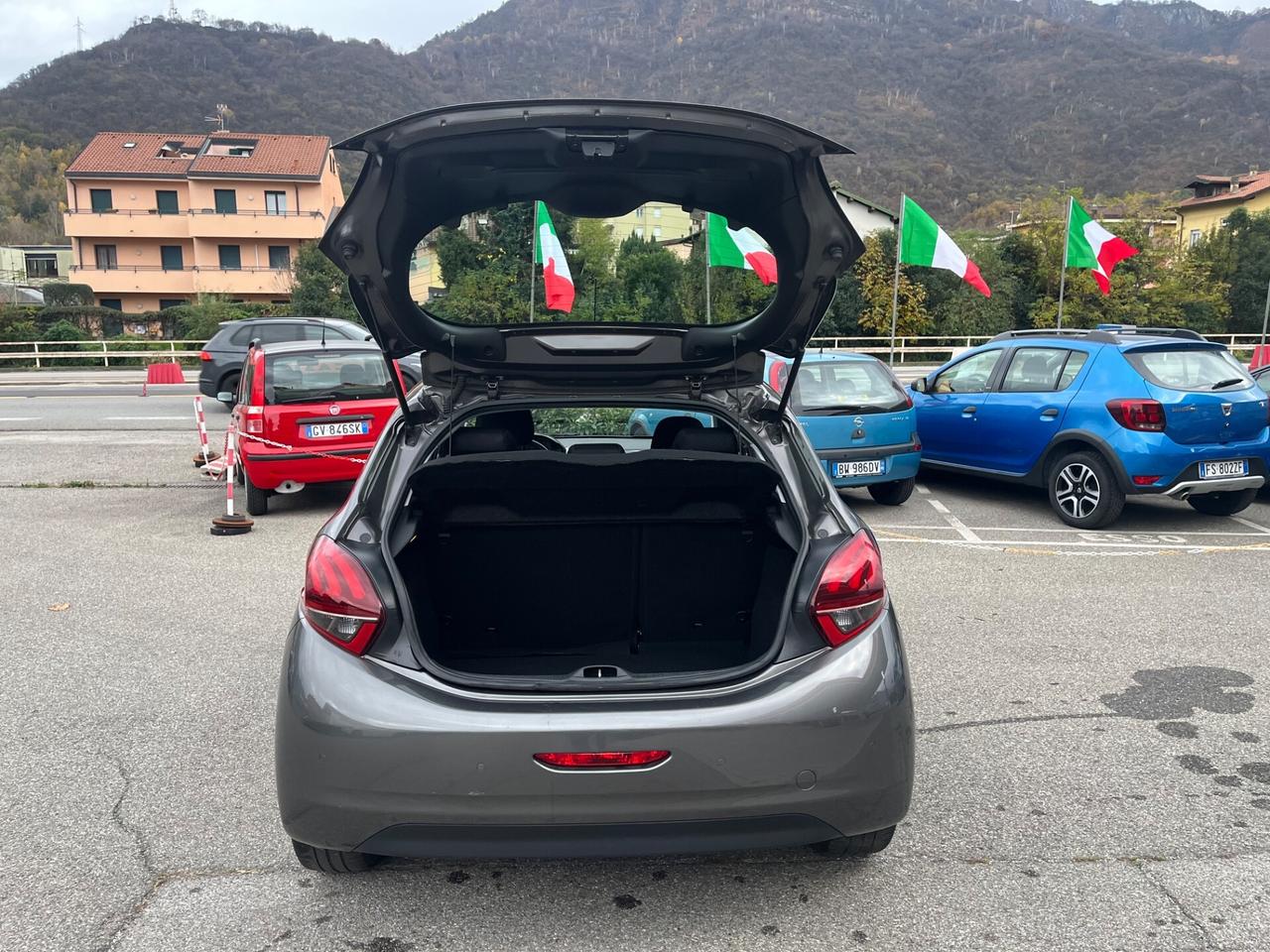 PEUGEOT 208 NEOPATENTATI