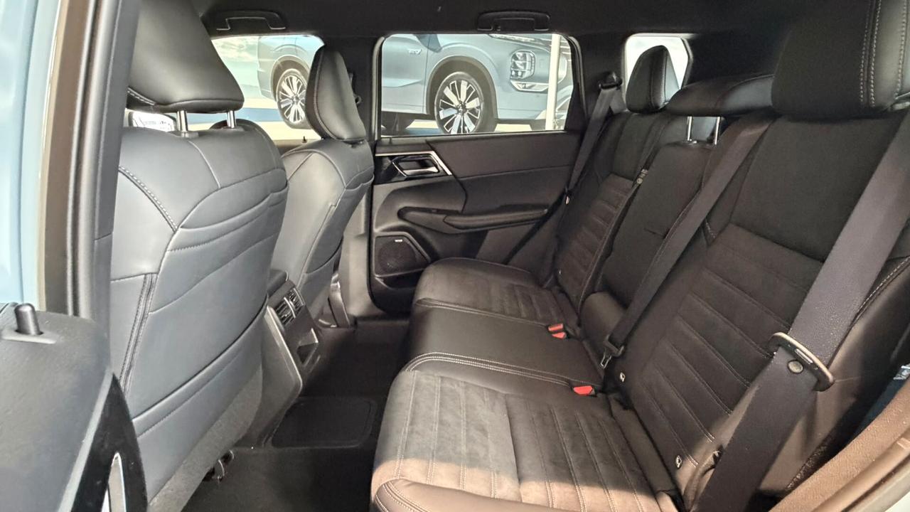 Mitsubishi Outlander 2.4L PHEV INTENSE AT