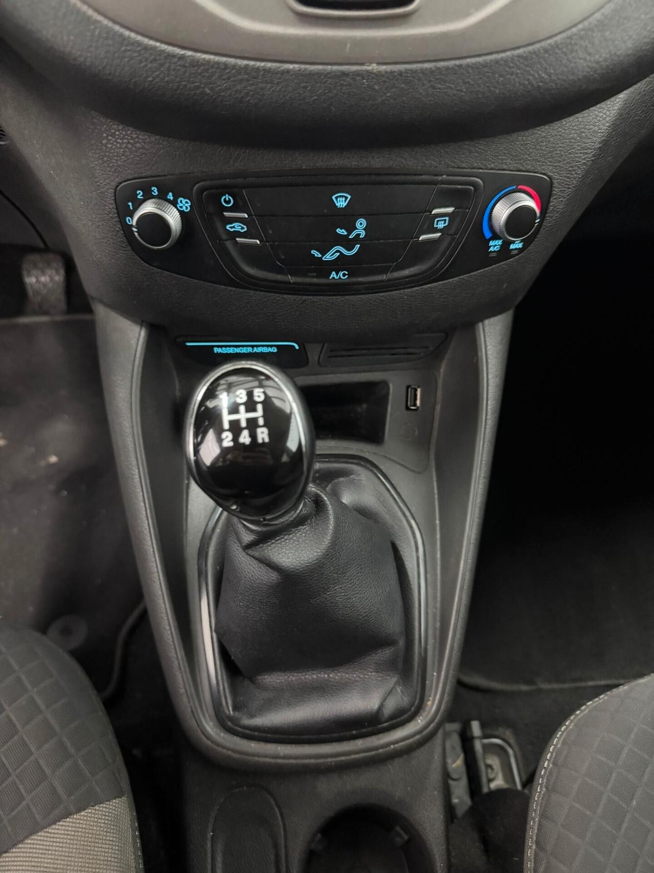 Ford Tourneo Courier 1.5 TDCI 75 CV Sport