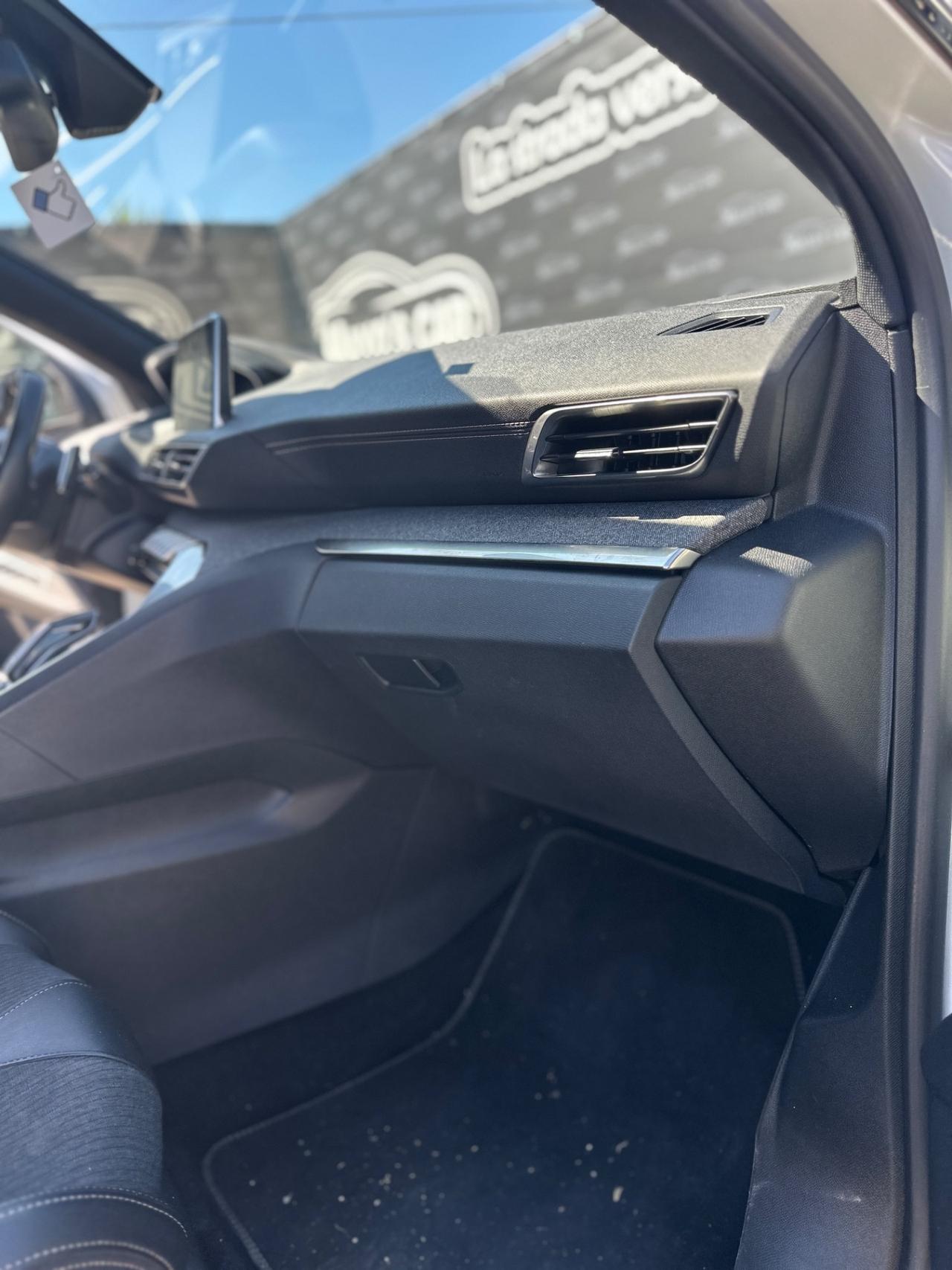 PEUGEOT 3008 (anno 2019)CAMBIO AUTOMATICO