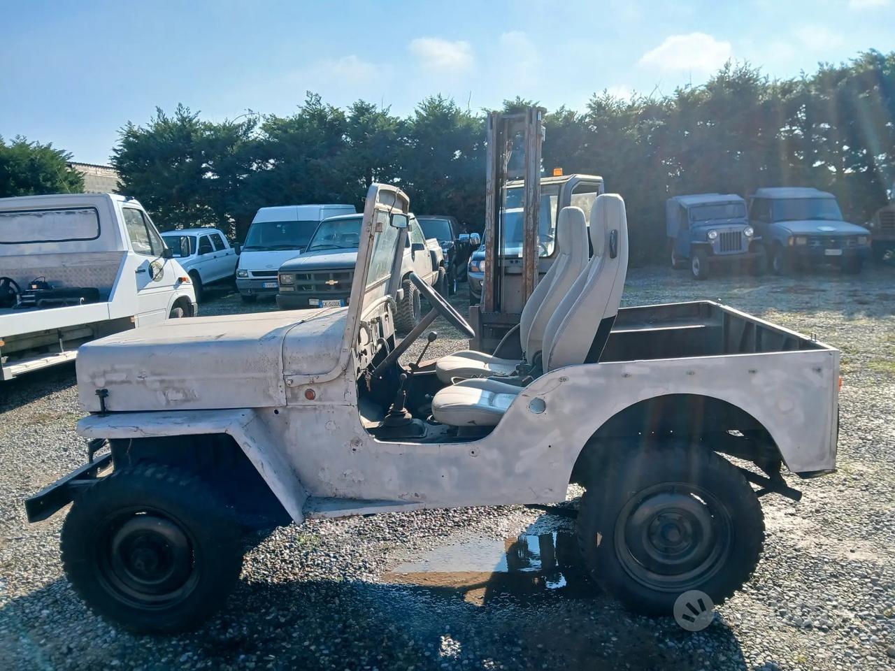 Jeep Willys 2200 benzina
