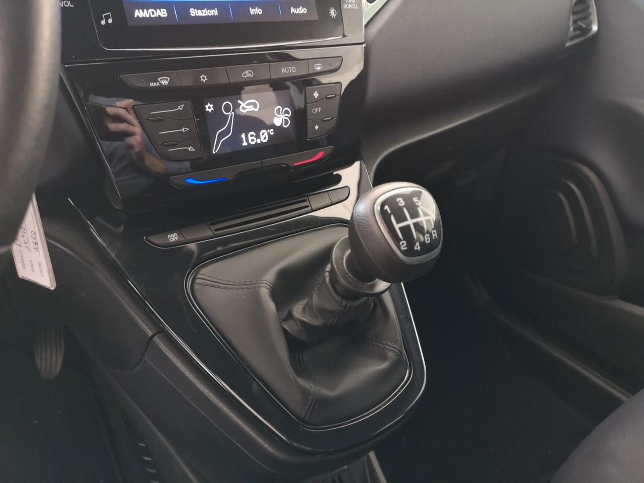 Lancia Ypsilon 1.0FireFly 70CV 5p Hyb Platino 2024