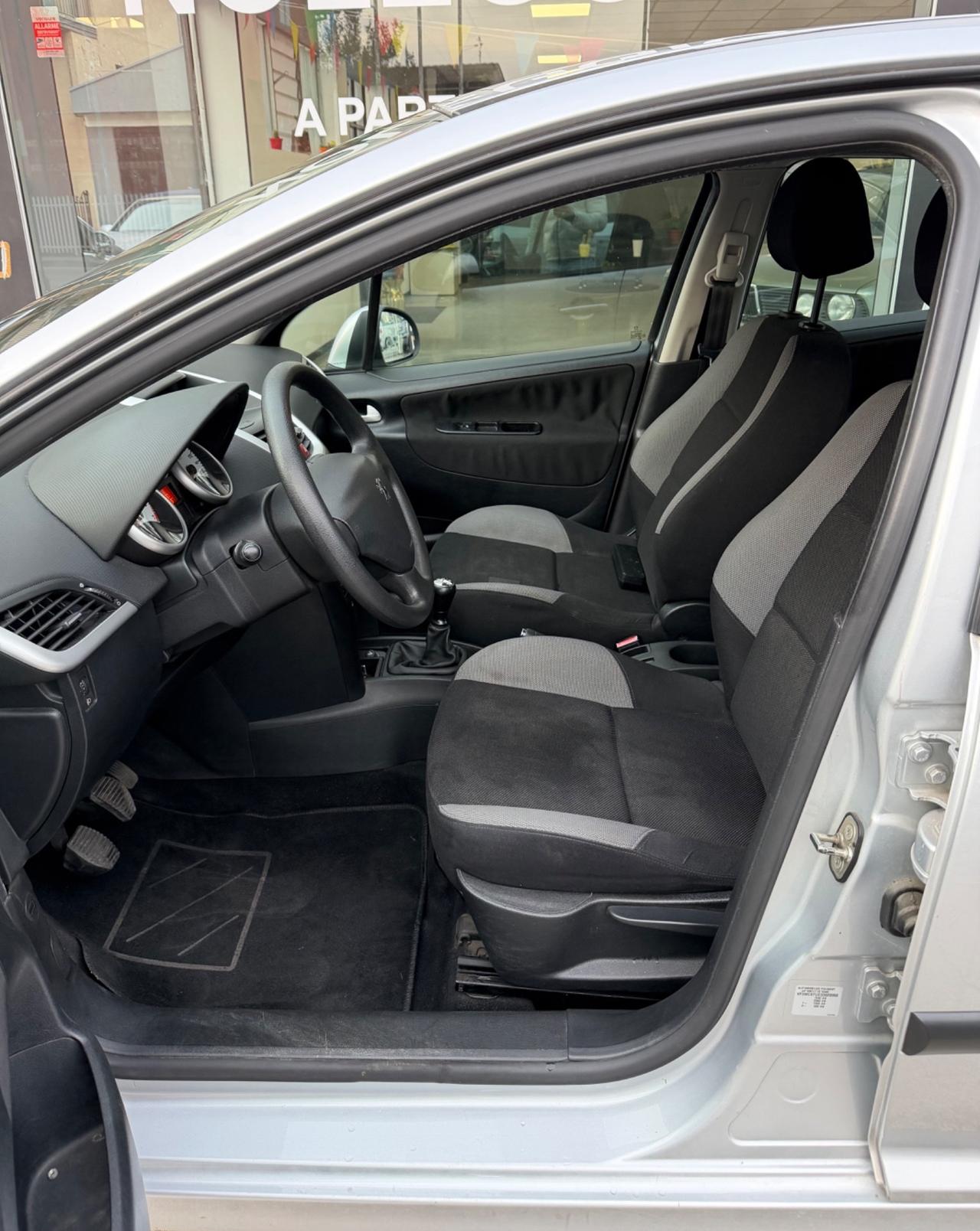 Peugeot 207 1.4 8V 88cv 5p.- Neopatentati- Garanzia