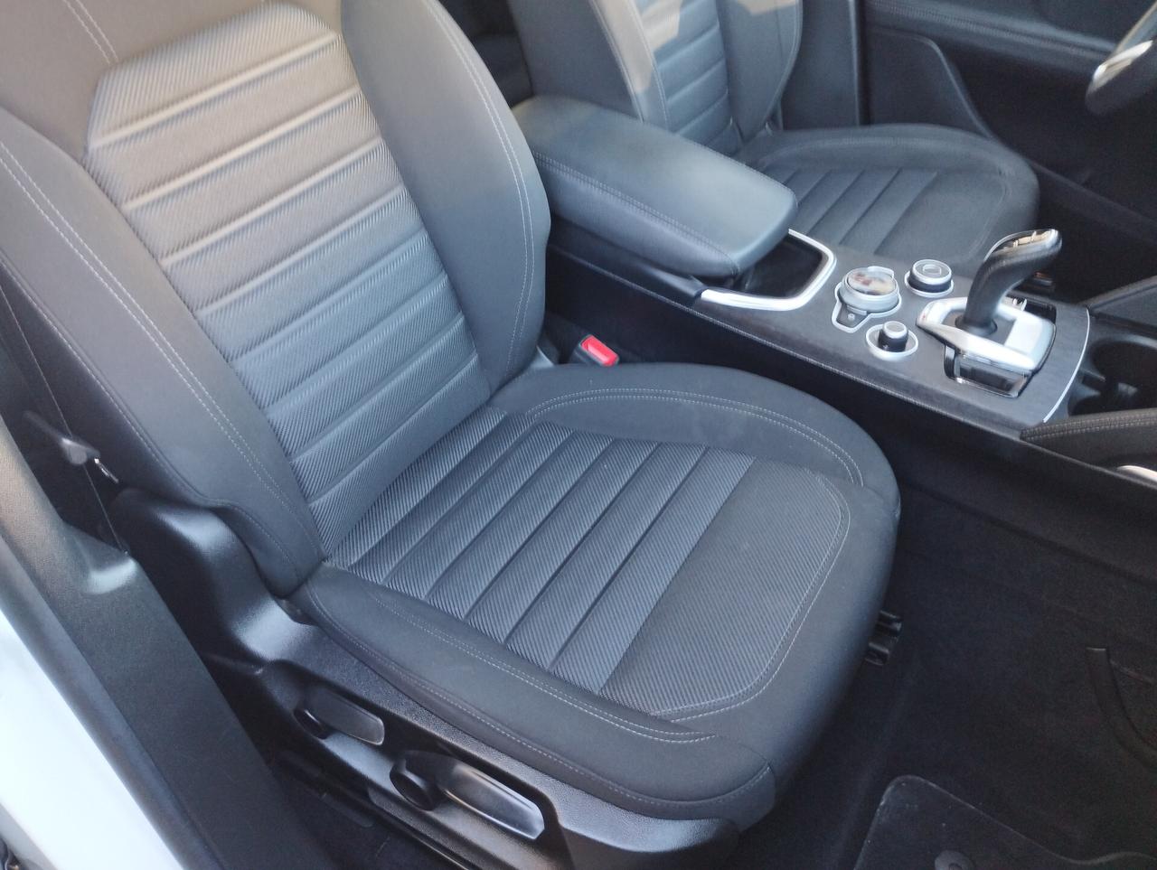 Alfa Romeo Stelvio 2.2 Turbodiesel 160 CV AT8 Business