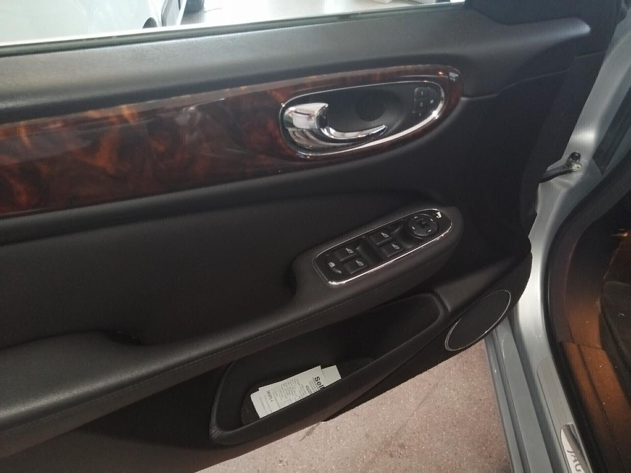 Jaguar XJ 2.7 D V6 cat Executive