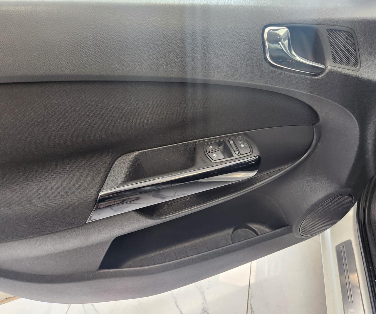 Opel Corsa 1.2 5 porte Elective