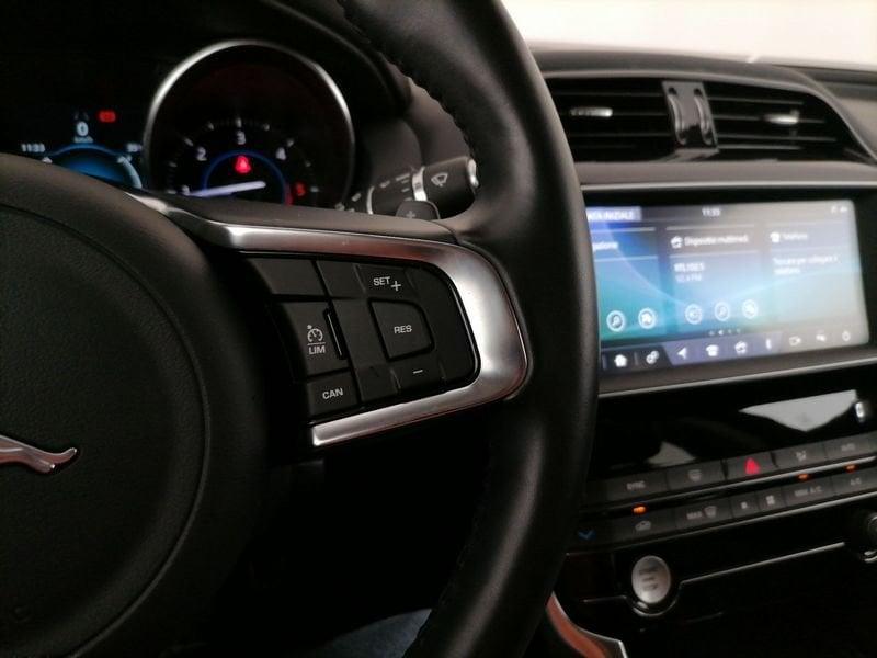 Jaguar XE 2.0d i4 Prestige 180cv auto my19