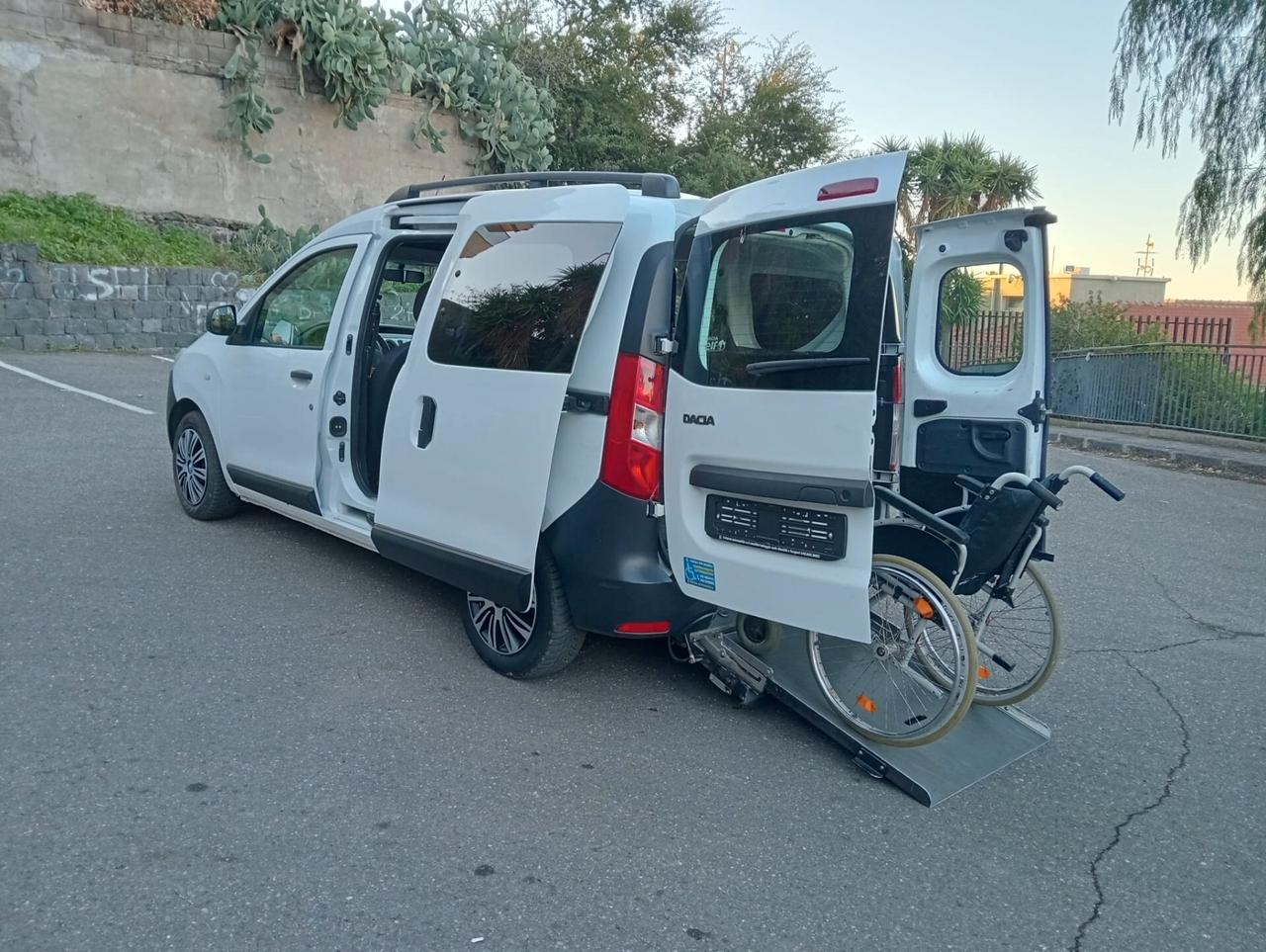 Dacia Dokker Pianale ribassato con rampa disabili in carrozzina