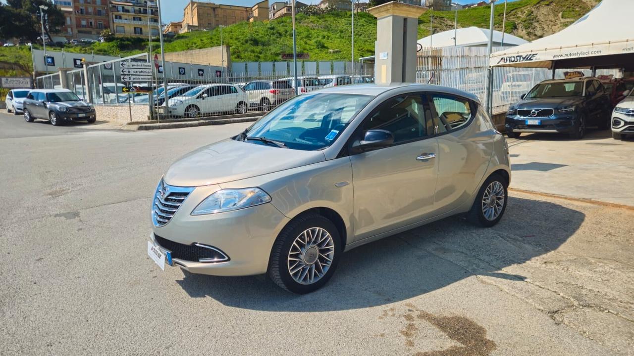 Lancia Ypsilon 1.2 69 CV 5 porte Gold