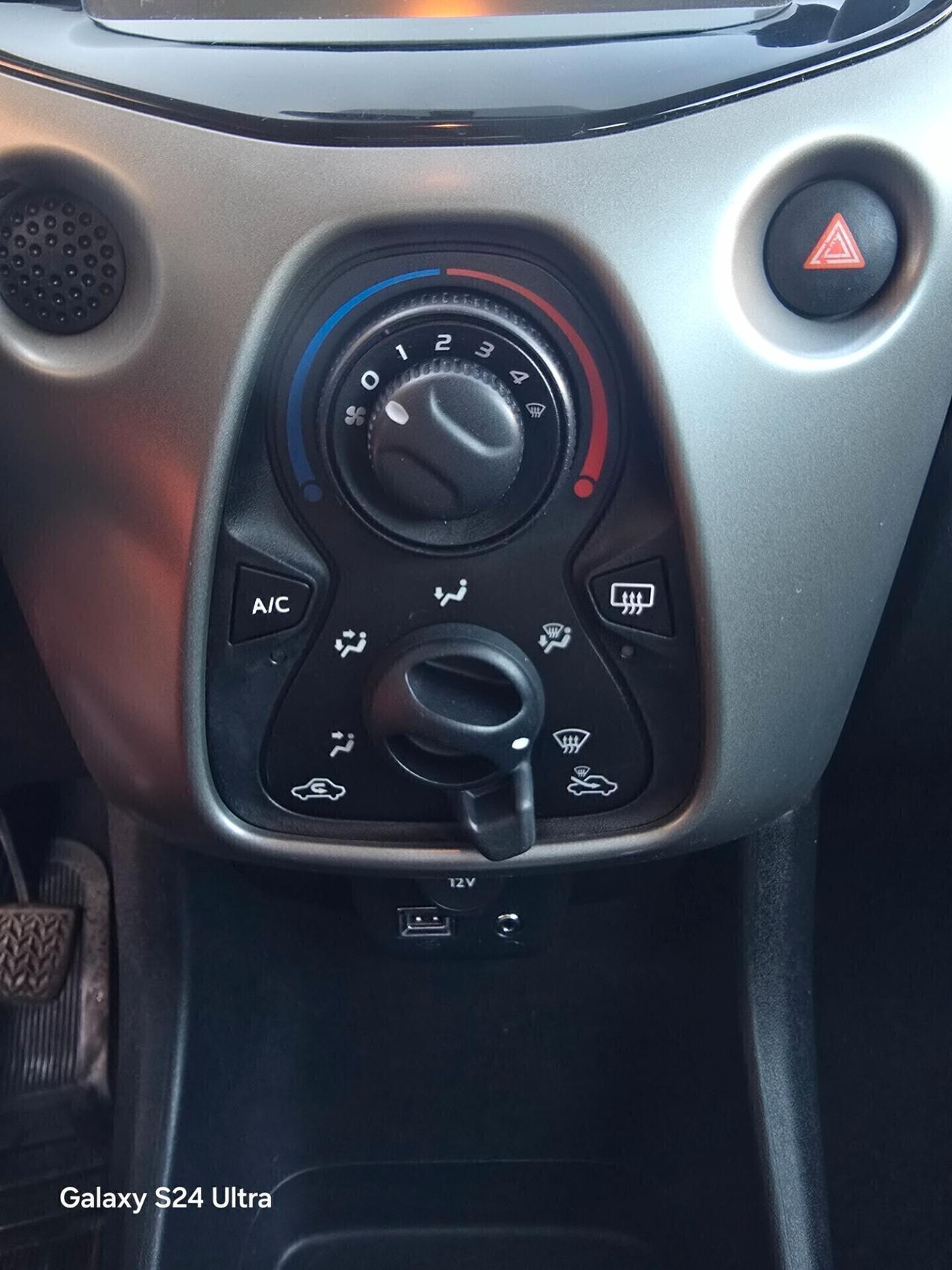 Toyota Aygo 1.0 VVT-i 69 CV 5 porte x-cool