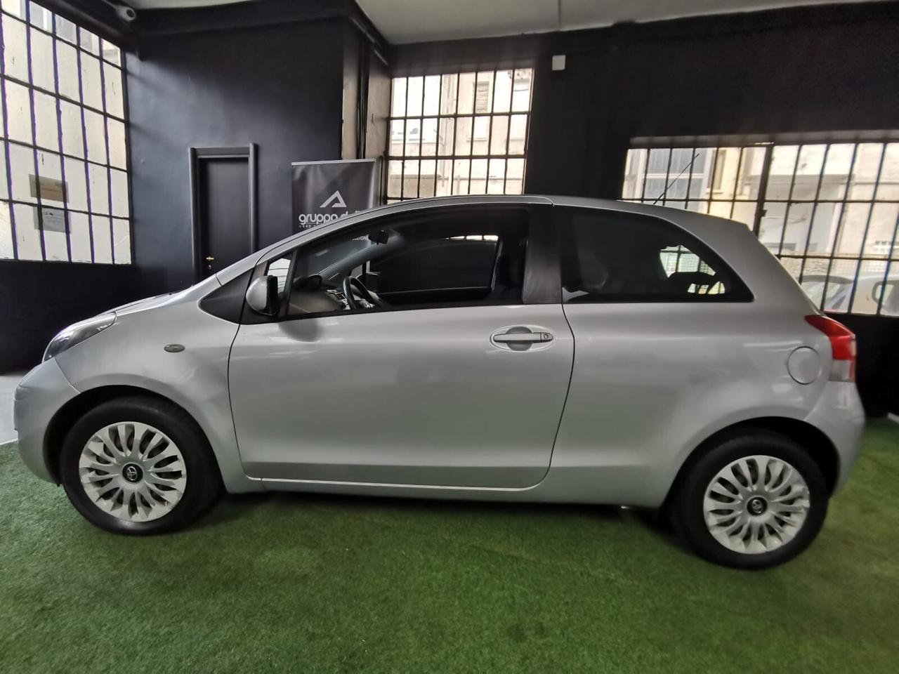 Toyota Yaris 1.3 3p Sol NEOPATENTATI GARANZIA 12 MESI