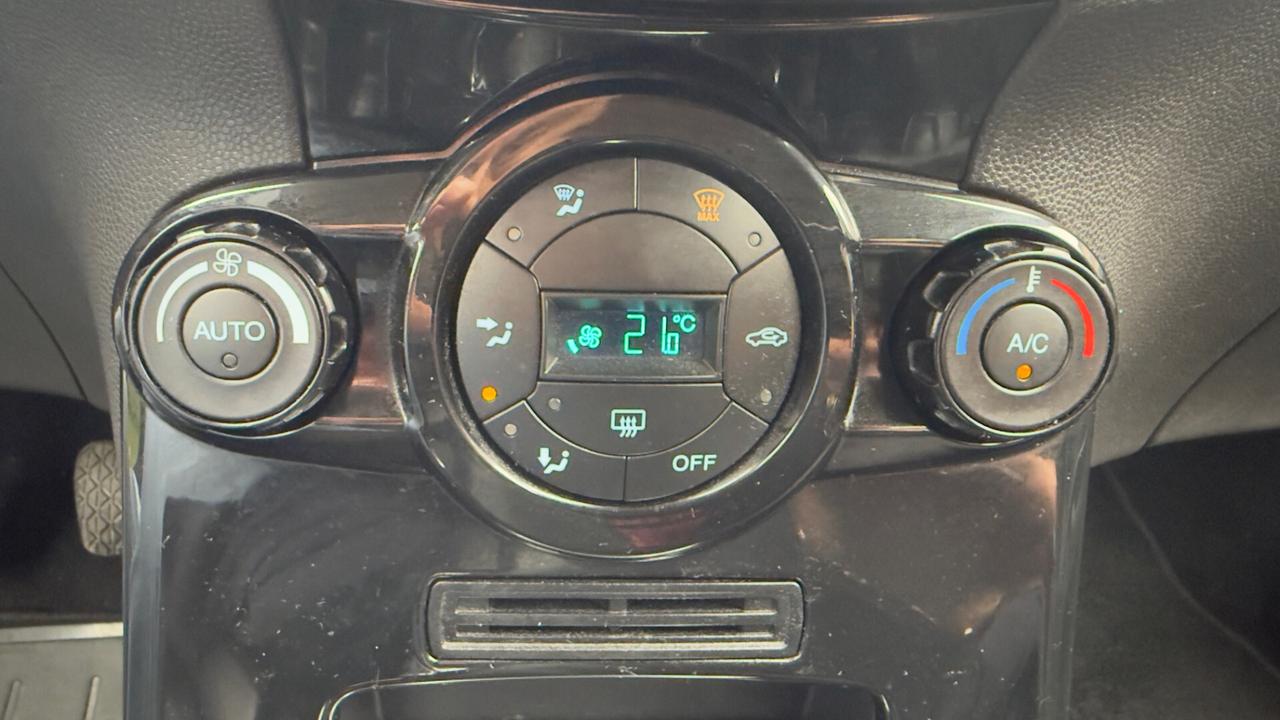 Ford Fiesta 1.5 TDCi 75CV 5 porte Titanium