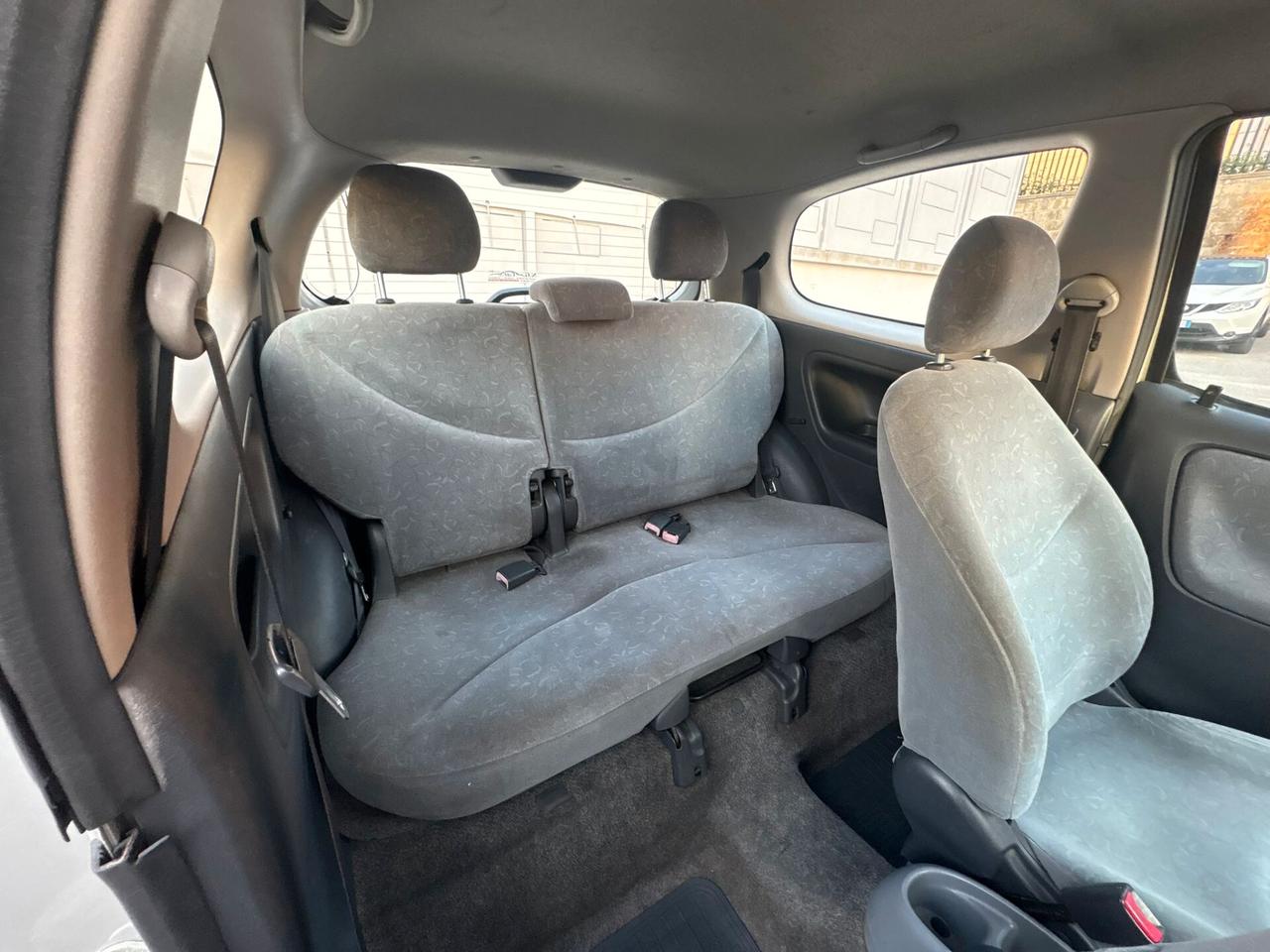 Toyota Yaris 1.0i 16V cat 3 porte