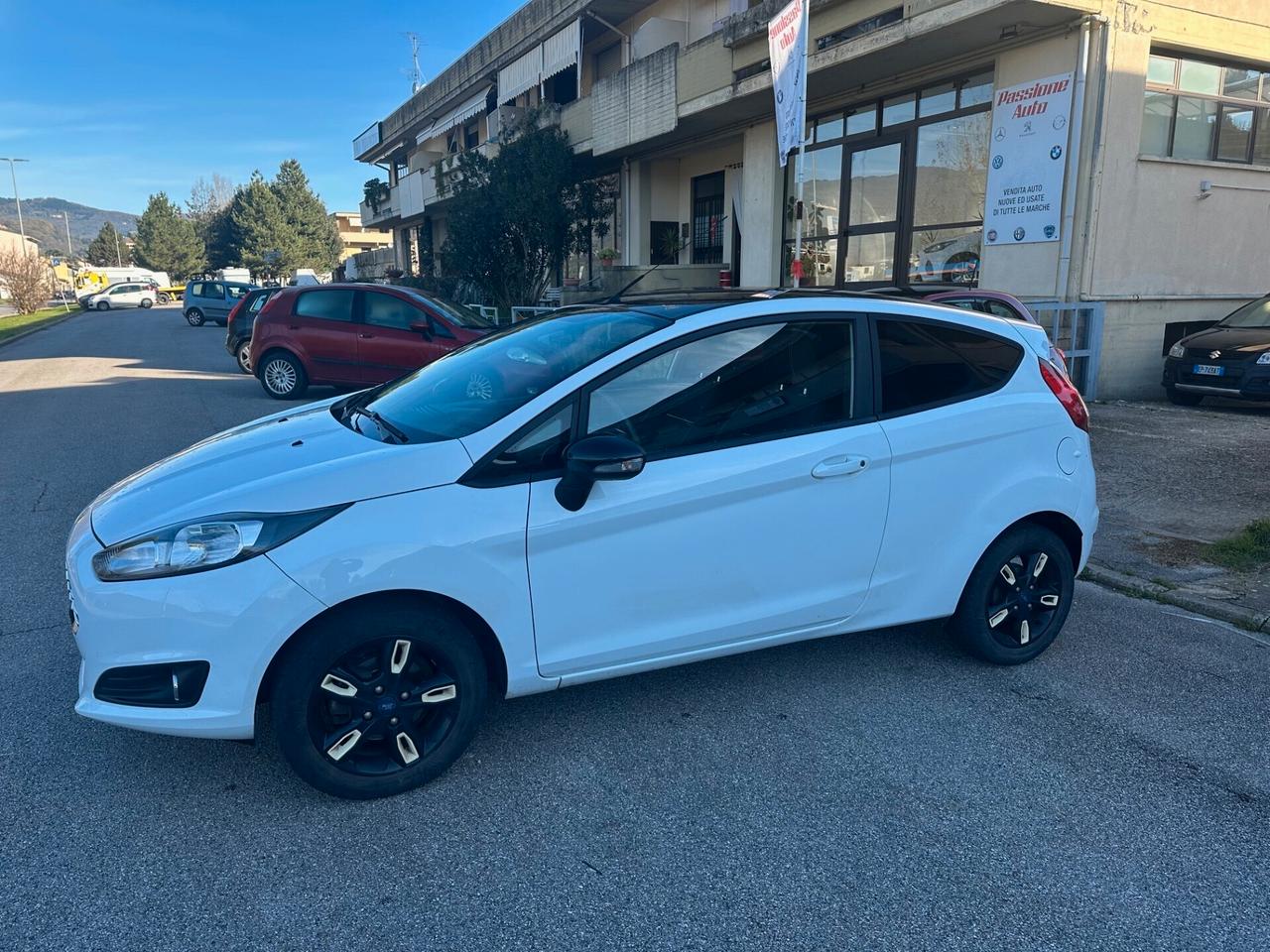 Ford Fiesta 1.4 3 porte Bz.- GPL Black & White Edition ok neo patentati