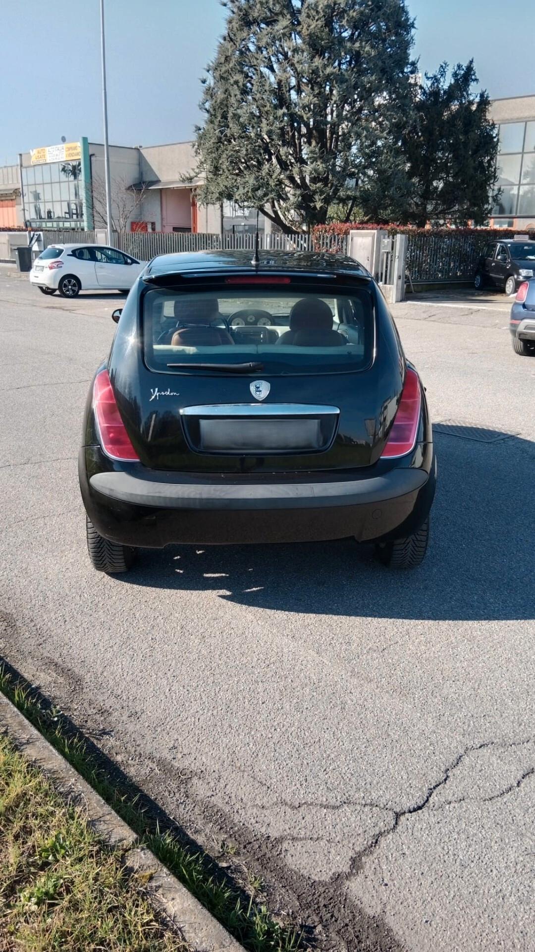 Lancia Ypsilon 1.4 16V Oro