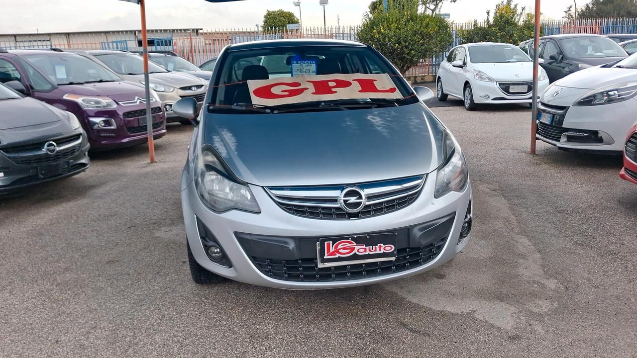 Opel Corsa 1.2 benzina gpl
