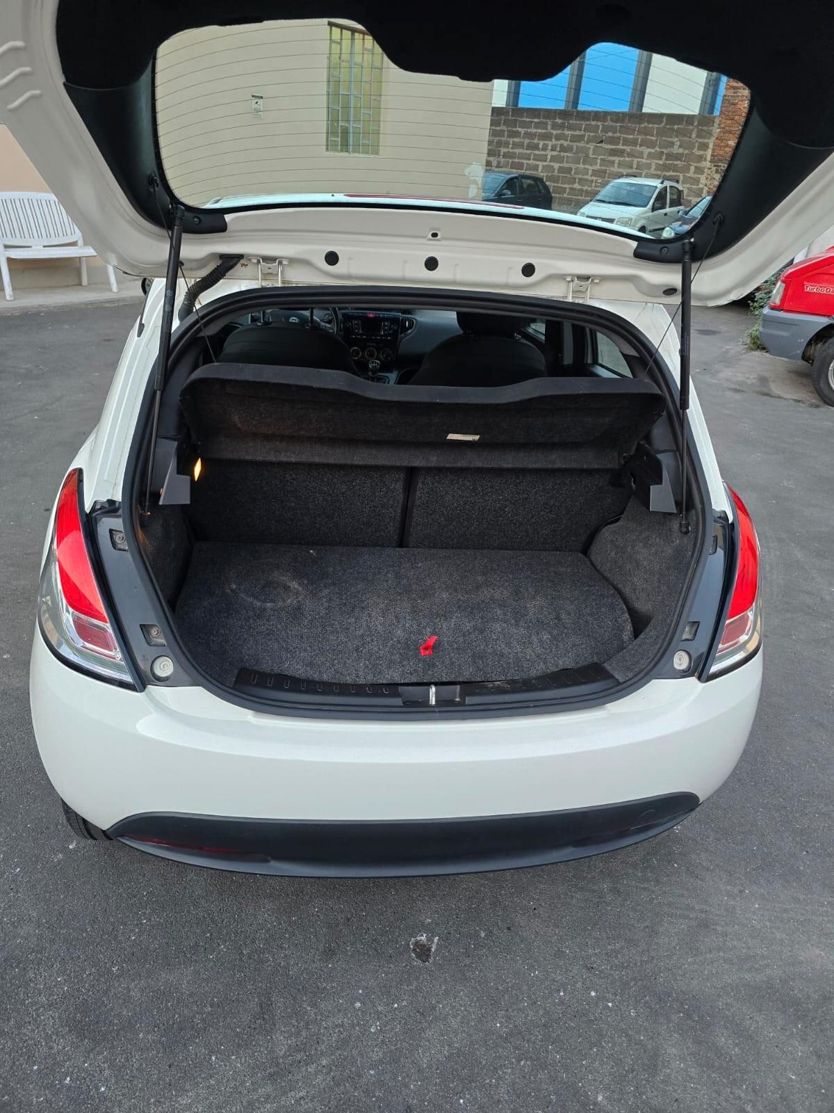 Lancia Ypsilon 1.2 69 CV 5 porte metano Ecochic Platinum