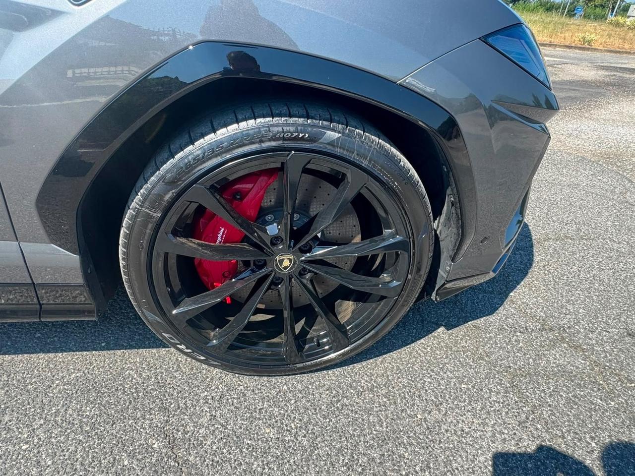 Lamborghini Urus 4.0 italia accetto permute iva compresa