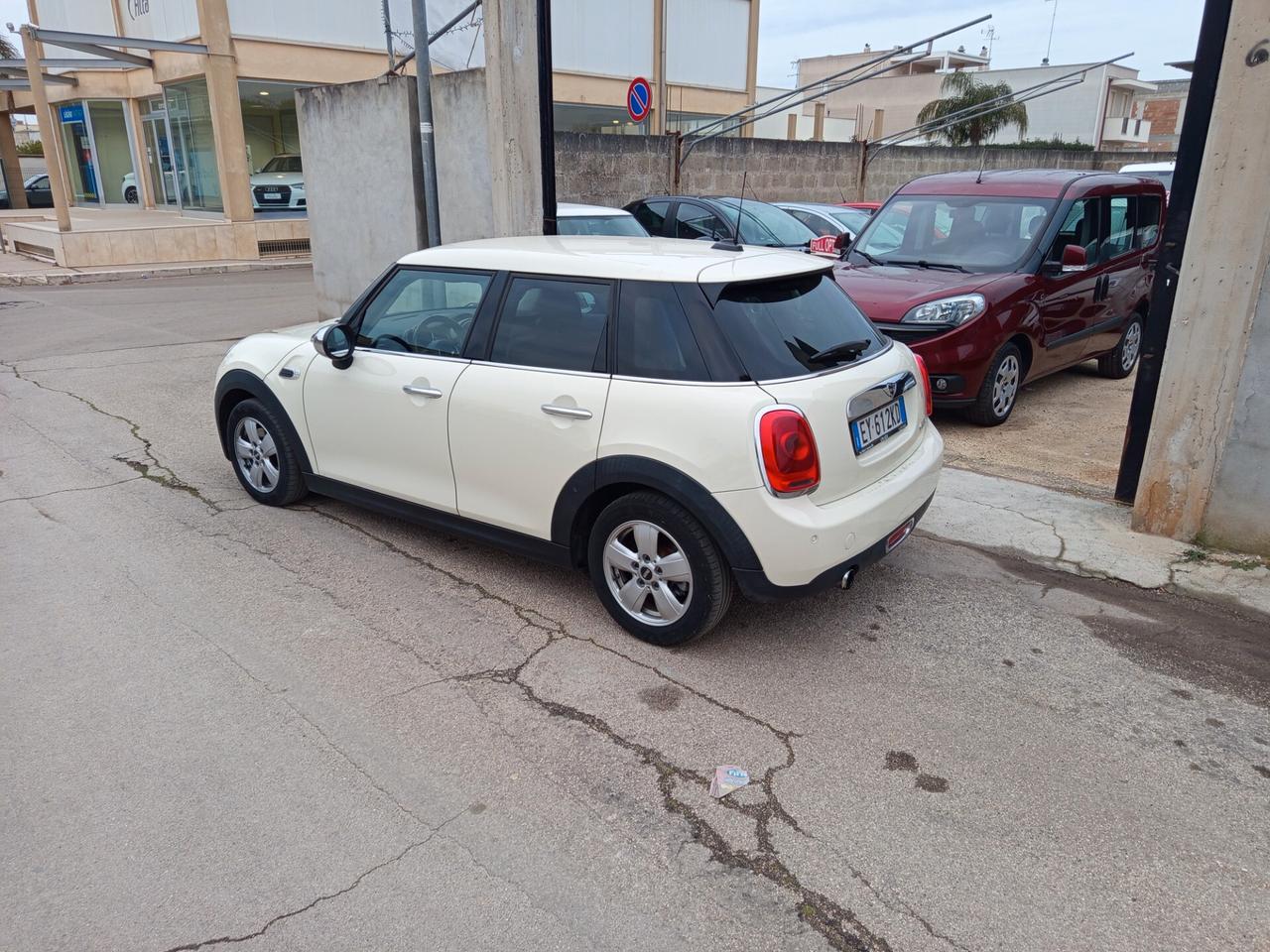 Mini 1.2 One automatica, navi