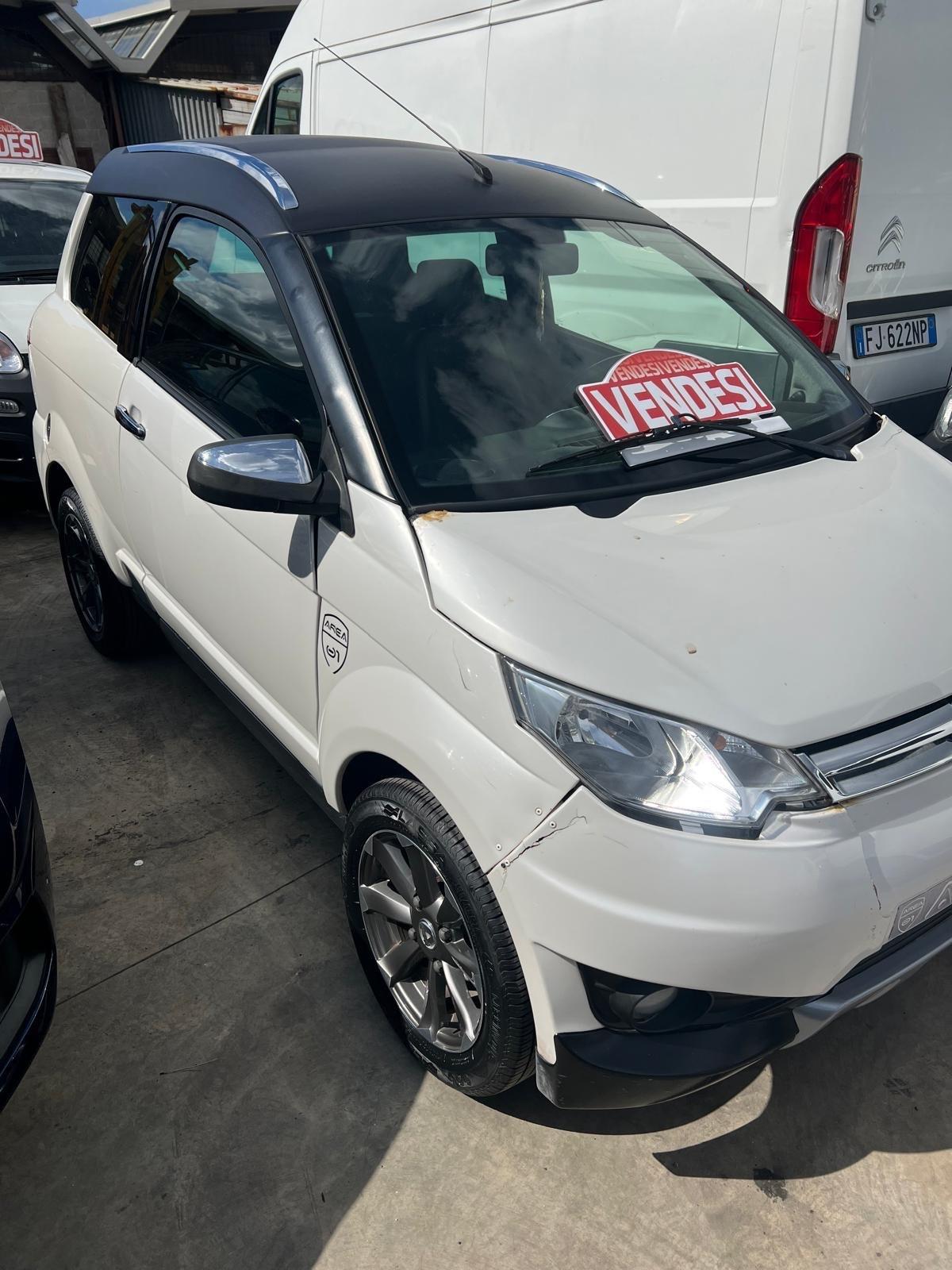 Aixam Crossover Premium Vision 4 posti si guida dai 16 anni con patente B1