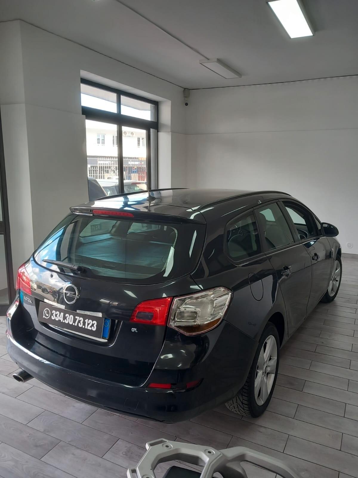 Opel Astra 1.4 Turbo 140CV Sports Tourer GPL Tech Cosmo