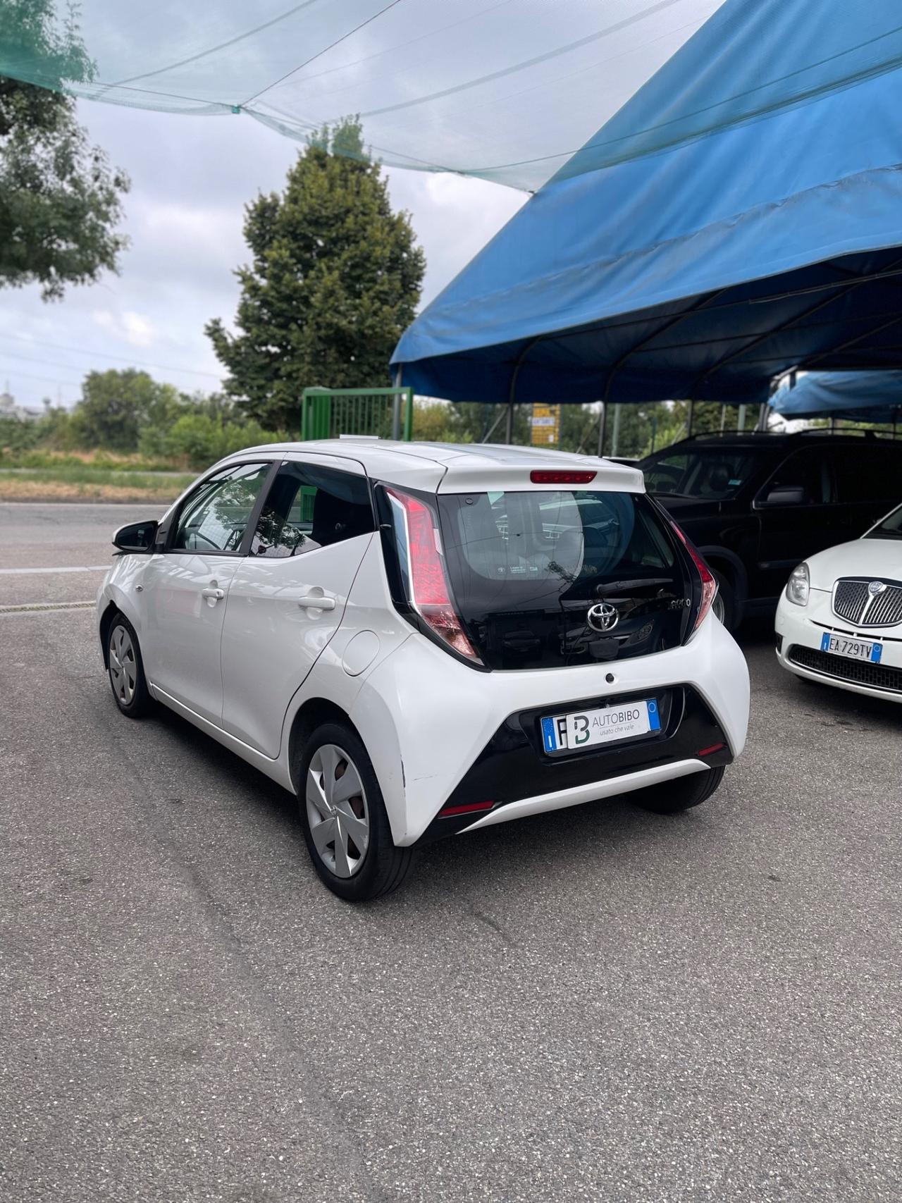 Toyota Aygo 1.0 VVT-i 69 CV 5 porte x-play