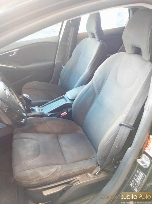 VOLVO V40 D2 1.6 Momentum