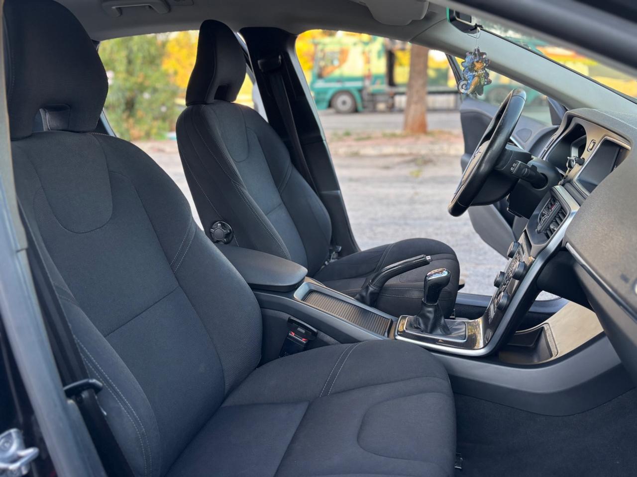 Volvo V40 D2 Geartronic Business Plus