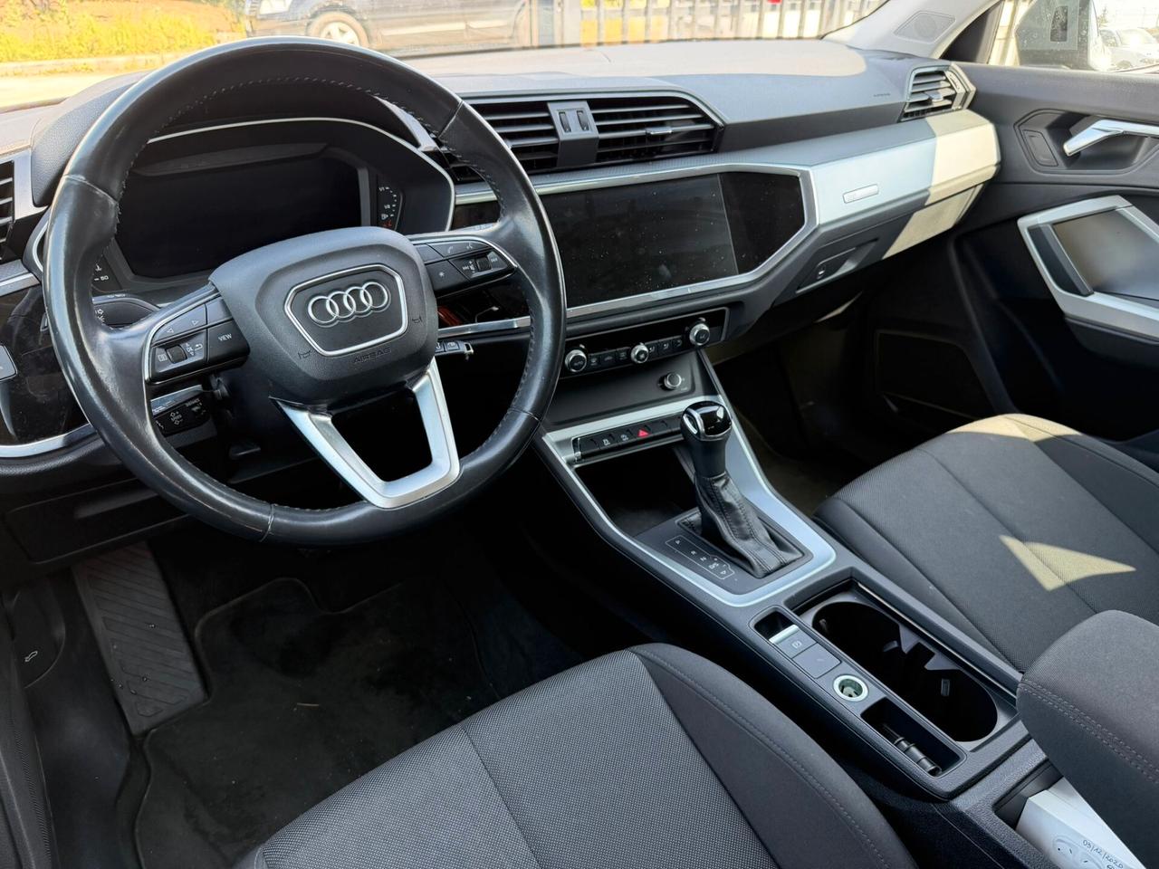 Audi Q3 35 TDI S tronic Business
