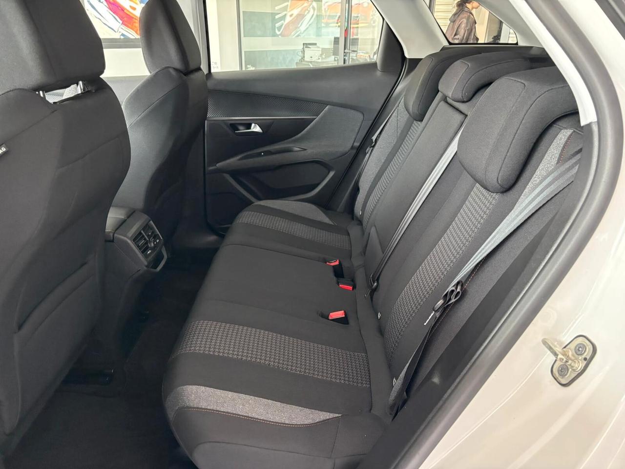 Peugeot 3008 BlueHDi 130 S&S EAT8 Business