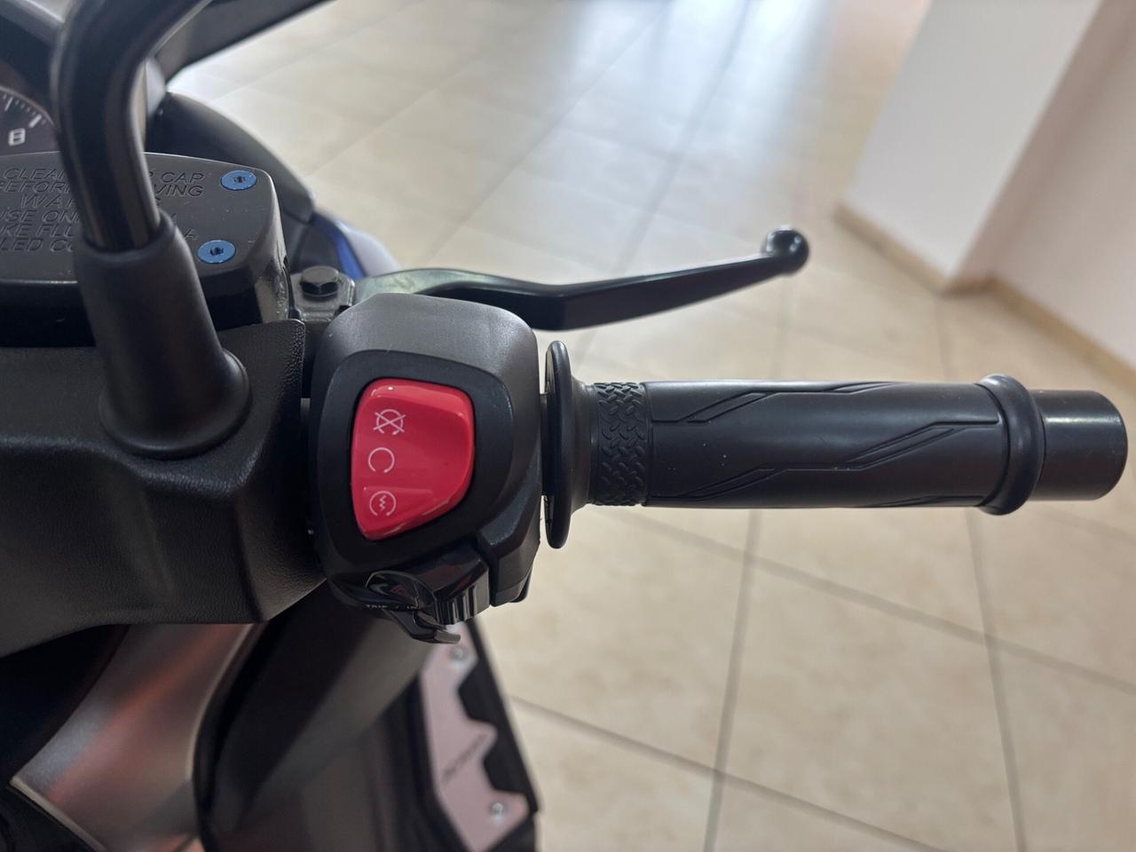 Yamaha X-Max 400 adenture