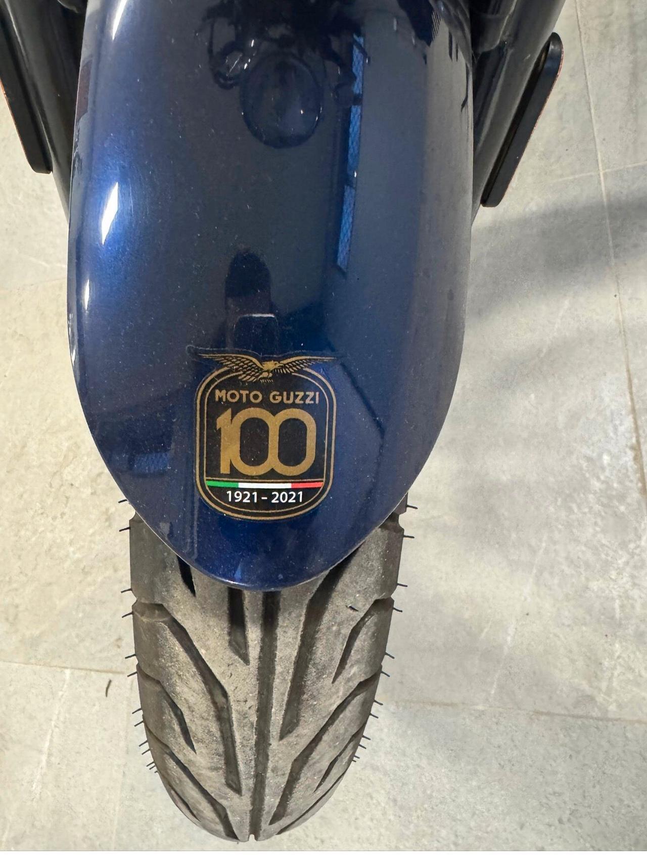 Moto Guzzi V85 V7850 SPECIAL versione speciale 100° anniversario
