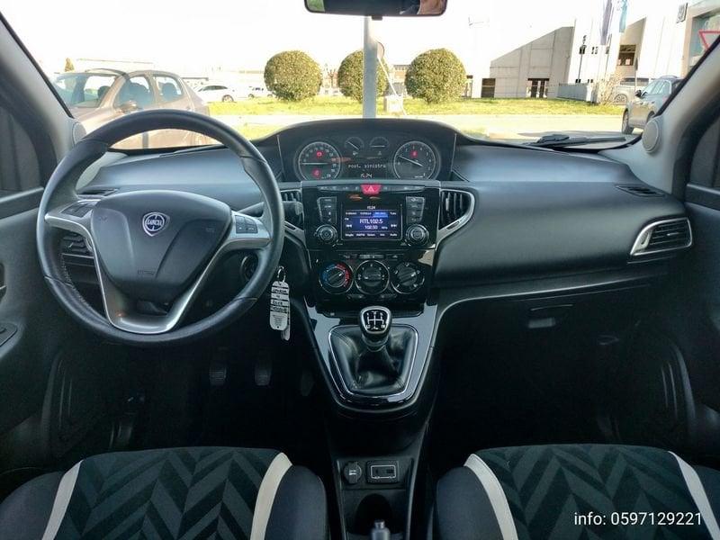 Lancia Ypsilon 1.2 69 CV 5 porte Silver