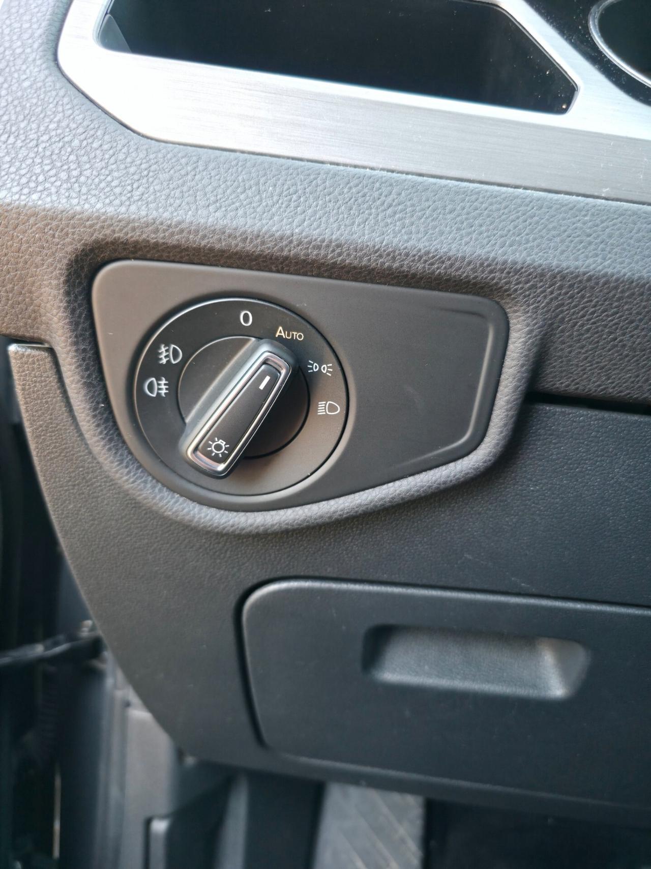 Volkswagen Touran 7 Posti 2.0 TDI 150 CV SCR DSG Executive BlueMotion Tech. TAGLIANDI UFFICIALI