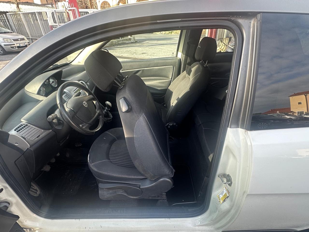 Lancia Ypsilon 1.4 16V Platino