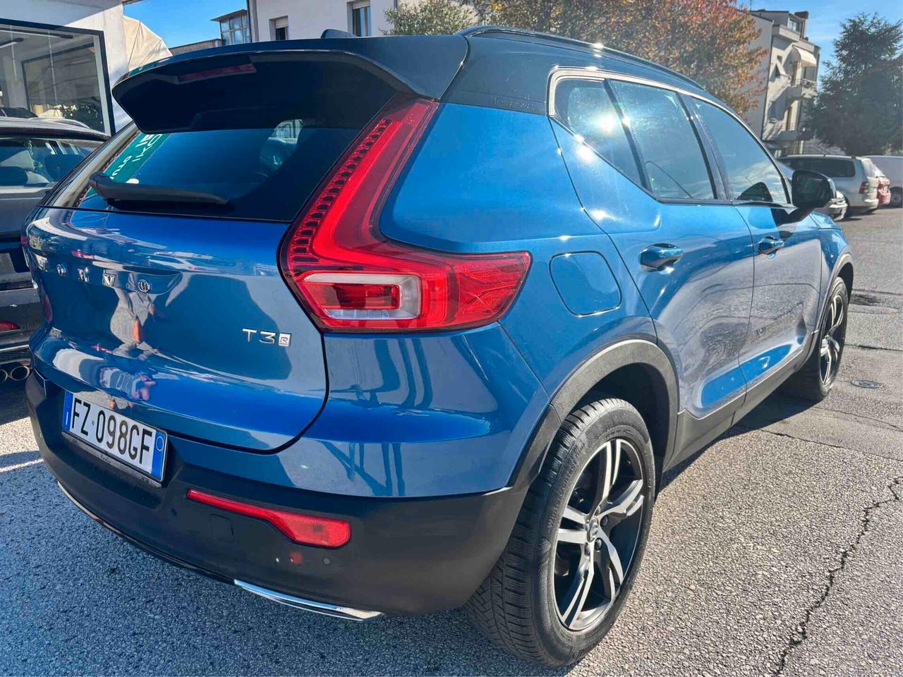 Volvo XC40 T3 R-design