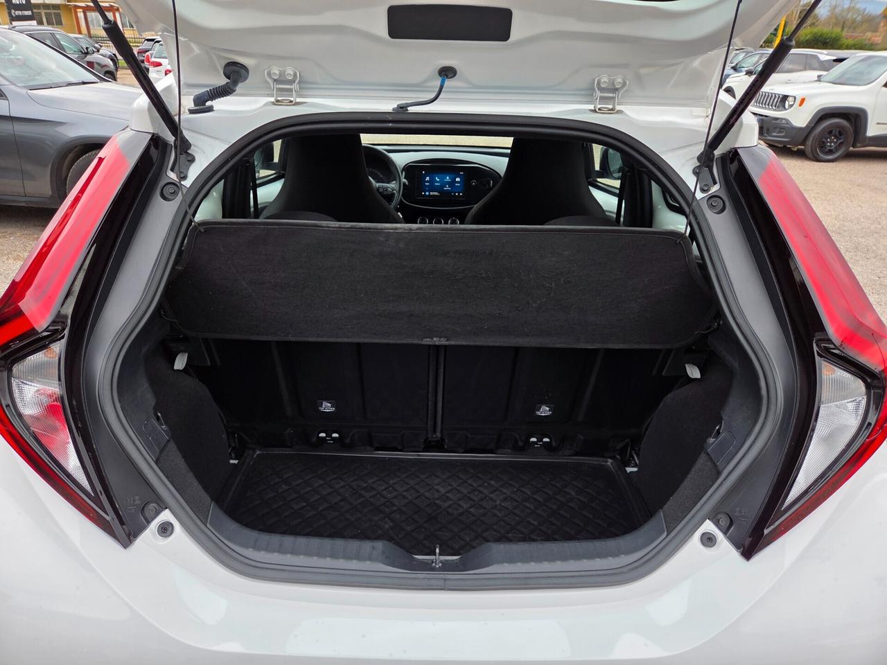 Toyota Aygo X 1.0 VVT-i 72 CV 5 porte Lounge S-CVT