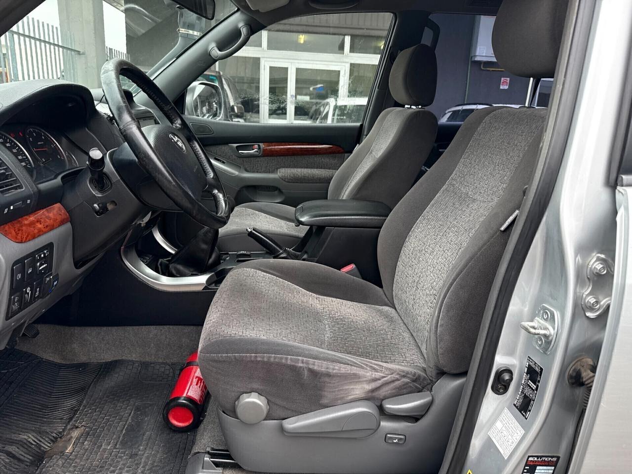 Toyota Land Cruiser 3.0 d 4x4 Diesel-GPL / 8 POSTI