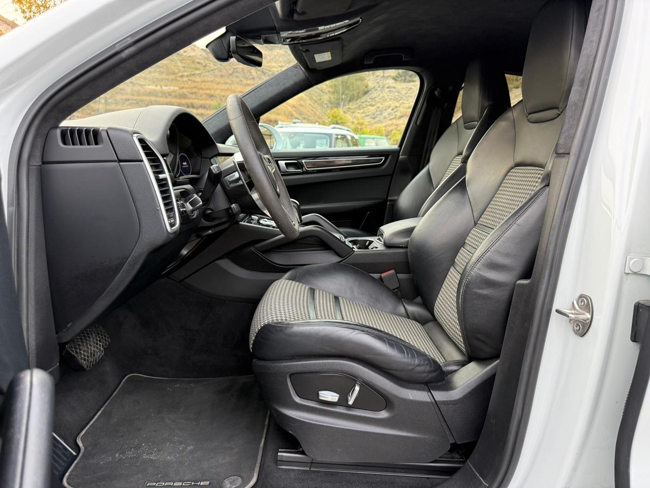 Porsche Cayenne Coupé Allestimento GTS