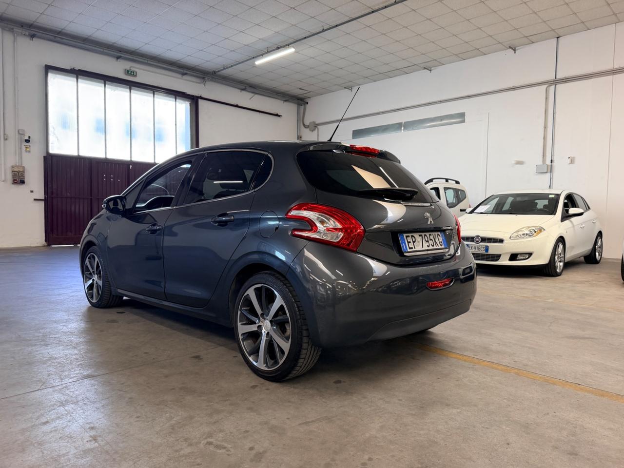 Peugeot 208 1.6 e-HDi 115 CV Stop&Start 5 porte Allure