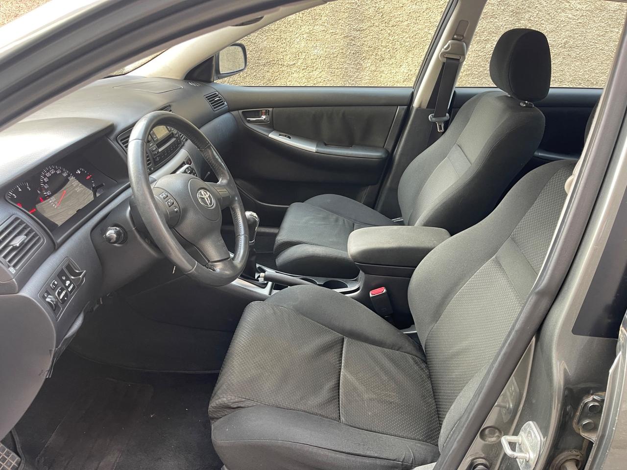 Toyota Corolla 1.4 D-4D M-MT 5p uni prop