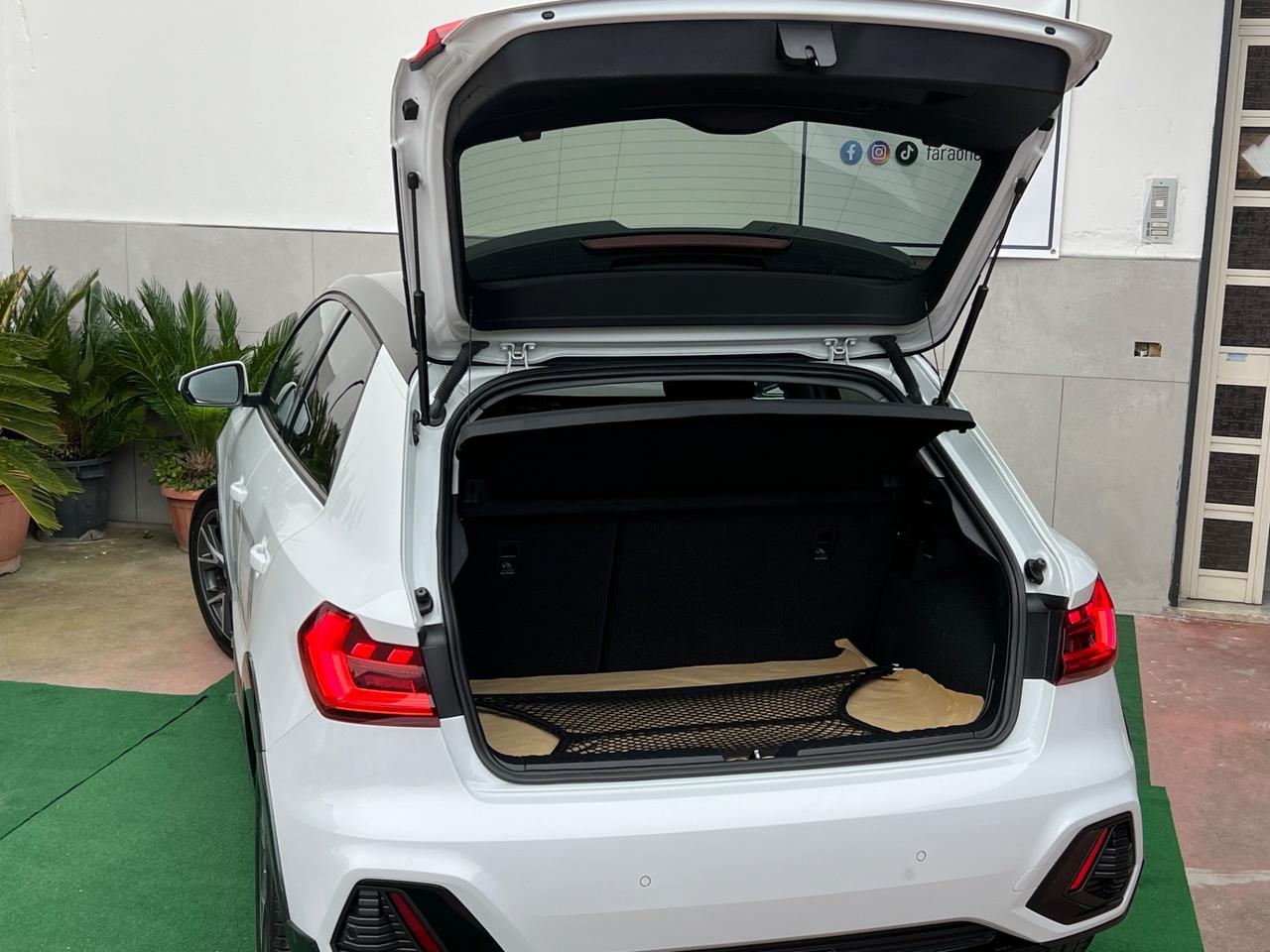 Audi A1 citycarver/allstreet 30 TFSI S tronic Identity Contrast