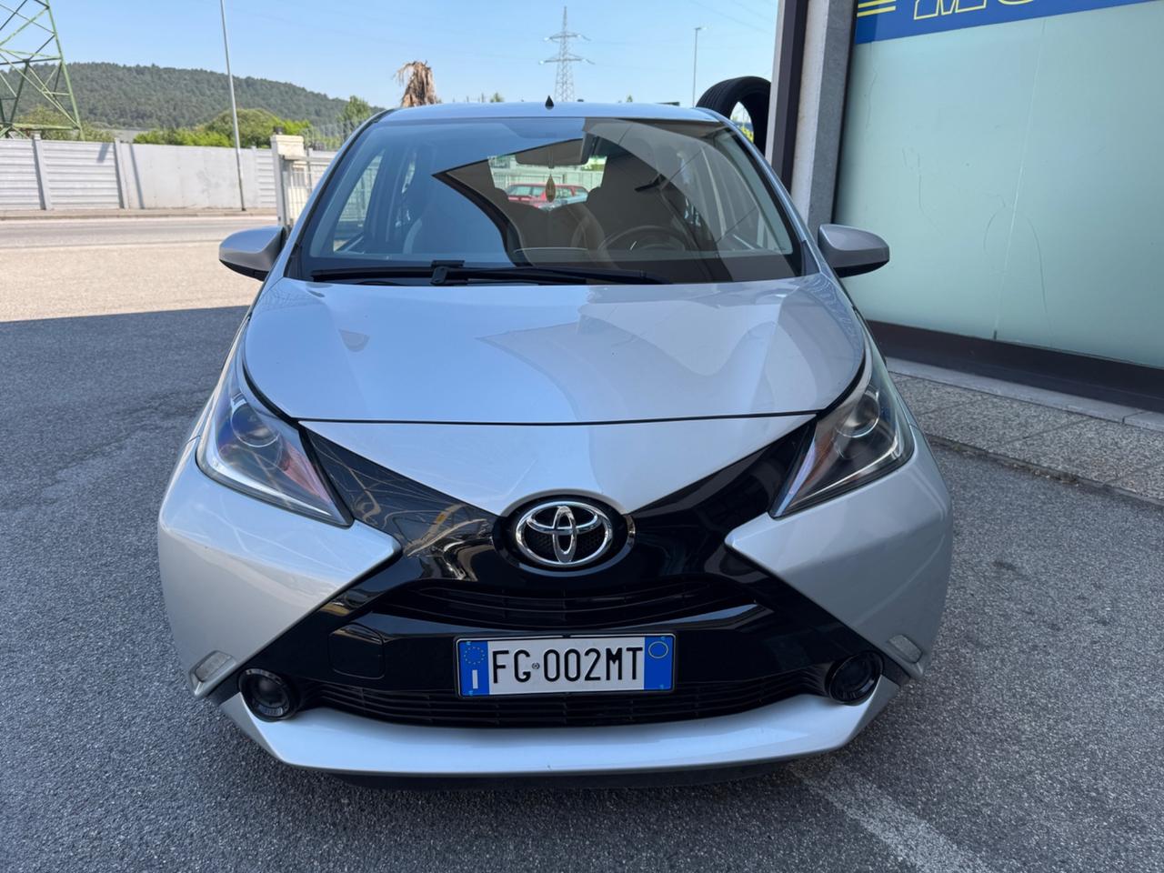 Toyota Aygo 1.0 VVT-i 69 CV 5 porte x-play