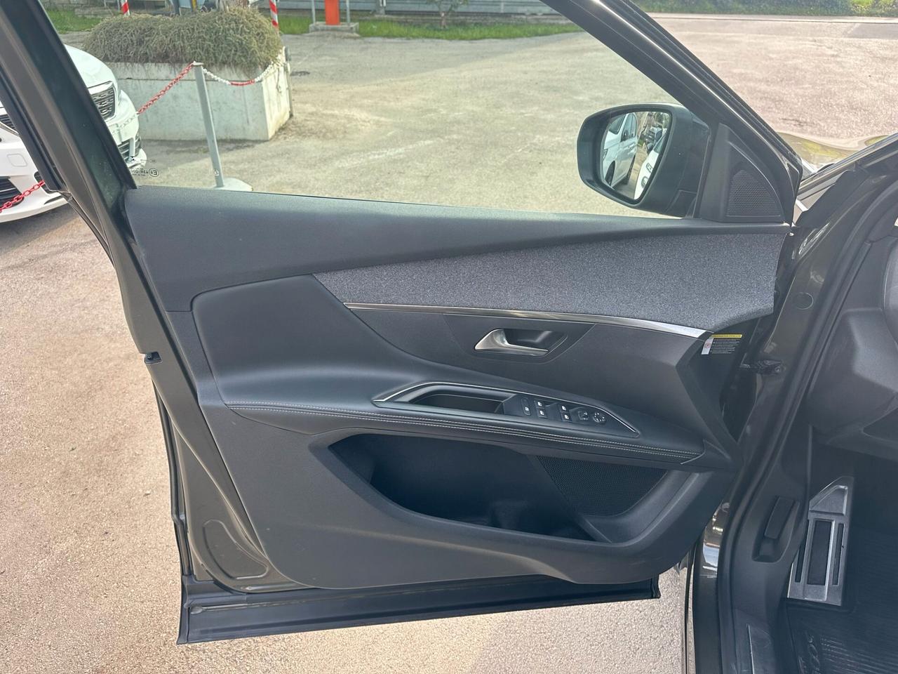 PEUGEOT 5008 EAT 8 GT LINE 7 POSTI CON MOTORE NUOVO