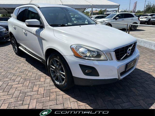 VOLVO XC60 2.4 D 175 CV FWD Geartronic Momentum